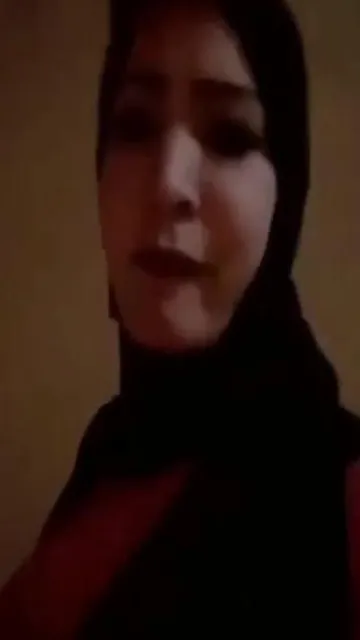 مطلقة هايجة تعرض جسمها عارية للشباب