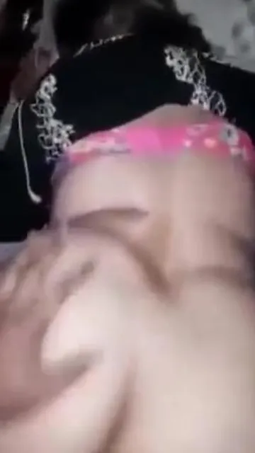 ينيك مراته في طيزها الكبيرة ويعملها فيلم سكس